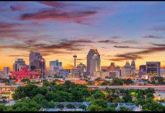 Lew Cozy has Balcony rooms