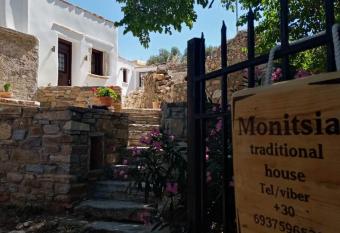 Monitsia Traditional House has Balcony rooms