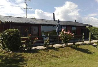 Beautiful Holiday Home From 1978 allows 18 year olds to book a room