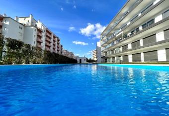 Praia da Rocha Twins 2 With Pool by Homing allows 18 year olds to book a room