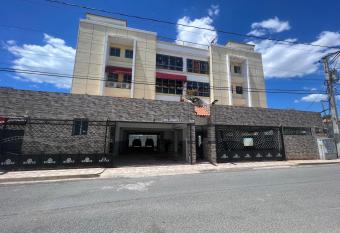 apartamento amueblado allows 18 year olds to book a room