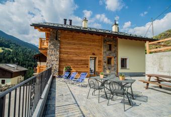 Rustico Pradella Apartments has Balcony rooms