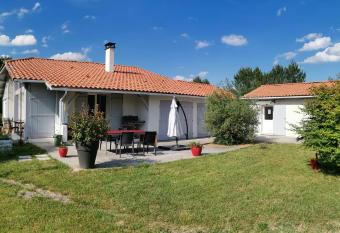 rouge gorge allows 18 year olds to book a room