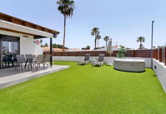 Casa Luna Kingbed and Jacuzzi has Balcony rooms