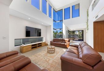 Pet friendly Luxury stay walk to beach has Balcony rooms