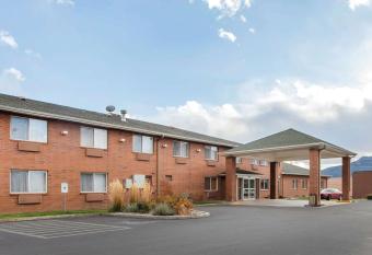 Comfort Inn allows 18 year olds to book a room