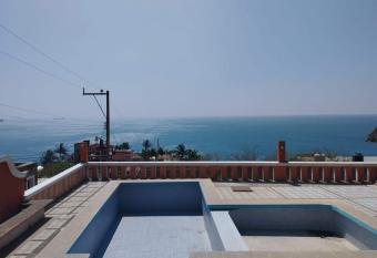 Casa vista mar allows 18 year olds to book a room