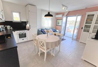 Leut has Balcony rooms