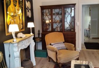 Le Logis de Saint Cyr allows 18 year olds to book a room