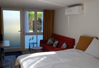 Dajan allows 18 year olds to book a room