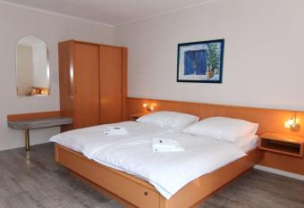 Hotel Messeblick allows 18 year olds to book a room