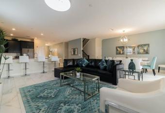 Cheerful 7 BD home near Disney allows 18 year olds to book a room