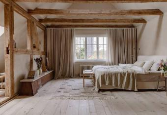 Grandview HomestaY allows 18 year olds to book a room