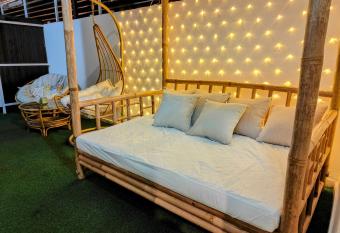 Lulu s place has Balcony rooms