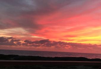 87 Steps to the beach has Balcony rooms