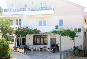 Apartments with a parking space Tucepi, Makarska - 20886 has Balcony rooms