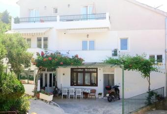 Apartments with a parking space Tucepi, Makarska - 20891 has Balcony rooms
