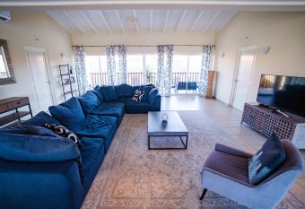 Stunning 3 Bedroom Penthouse Suite 43 has Balcony rooms