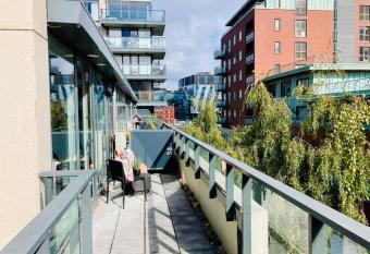 Charming Duplex in Grand Canal has Balcony rooms