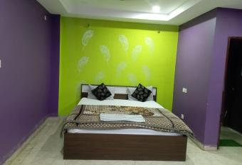 OYO Arcadia Guest House allows 18 year olds to book a room