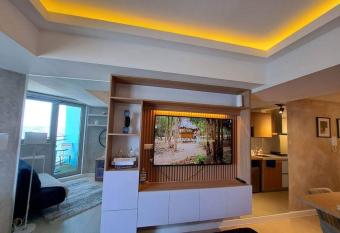 Den-A-Crib Azure has Balcony rooms