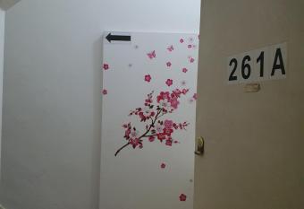 Home Stay Holiday house allows 18 year olds to book a room