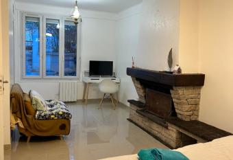 Grand logement Centre Ville Massy has Balcony rooms