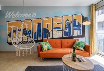 oasis en el centro de manresa allows 18 year olds to book a room