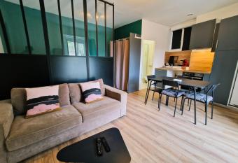 The Meylan s annex#DU has Balcony rooms