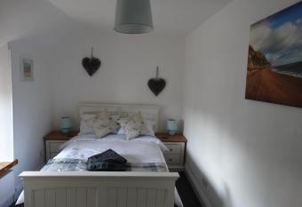 Staddlestones Cottage has Balcony rooms