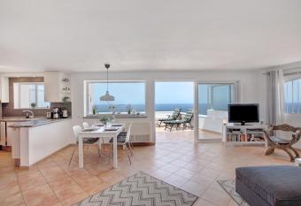 Apartment Seaside allows 18 year olds to book a room