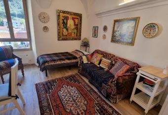 Beautifully restored romantic apartment in the centre of historic Dolcedo has Balcony rooms
