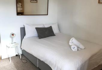21 Hampton Gardens allows 18 year olds to book a room