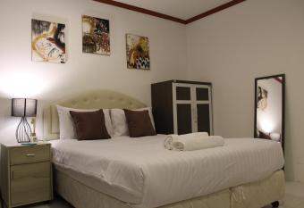 Omaya GuestHouse has Balcony rooms