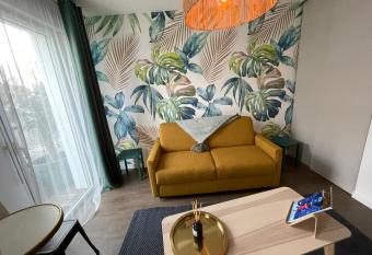 STUDIO de charme COSY BED, LA ROCHELLE has Balcony rooms