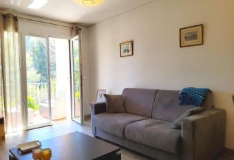 Quiet and bright apartment in Fr  jus has Balcony rooms