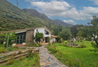 Inkas Hotel y convenciones has Balcony rooms