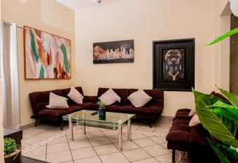 Casa familiar muy cerca del Z  calo has Balcony rooms