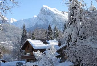 Au R  ve Savoyard 5 has Balcony rooms