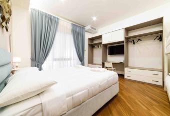 Portico 61 - Wi-Fi e Netlix Free allows 18 year olds to book a room