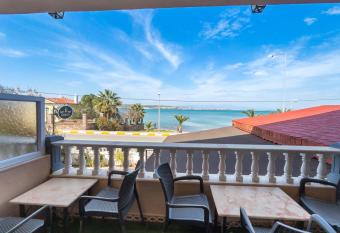 S  zer Otel allows 18 year olds to book a room