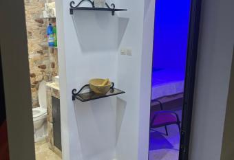 Maison ouali has Balcony rooms