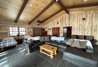 EML Bunkhouse has Balcony rooms