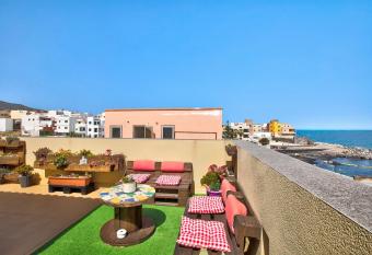 Estudio Las Eras allows 18 year olds to book a room