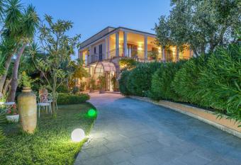 Casalusa Home has Smoking rooms