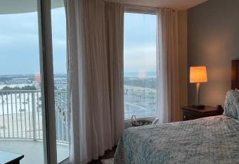 Palms of Destin Penthouse Ocean View Walk to Beach Pool BAR Entertainment has rooms with a private hot tub