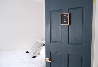 Studio 2, Private BDRM, Luxurious Bathroom, Downtown allows 18 year olds to book a room