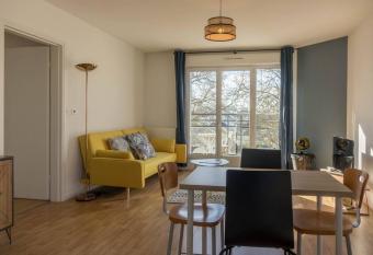 Le Senghor allows 18 year olds to book a room