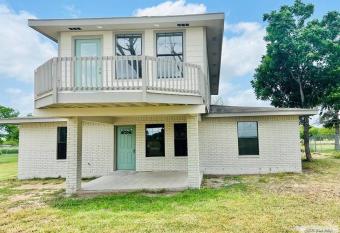 Exuberant&Stylish 2 Story Home in Harlingen, TX!! has Balcony rooms