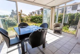 Appartement au calme avec jardin privatif piscine parking has Balcony rooms